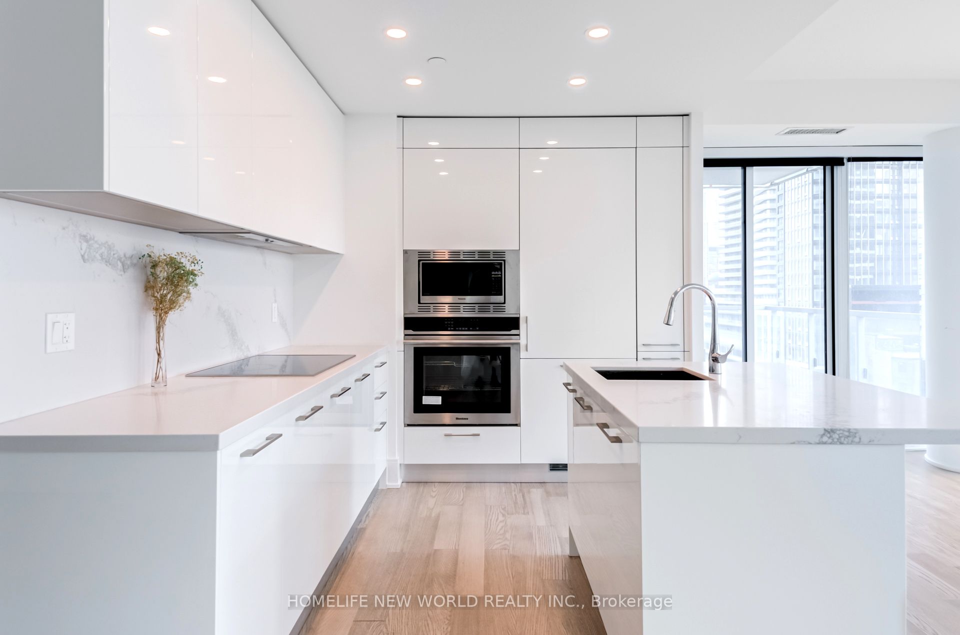 1 Gloucester Street, #915