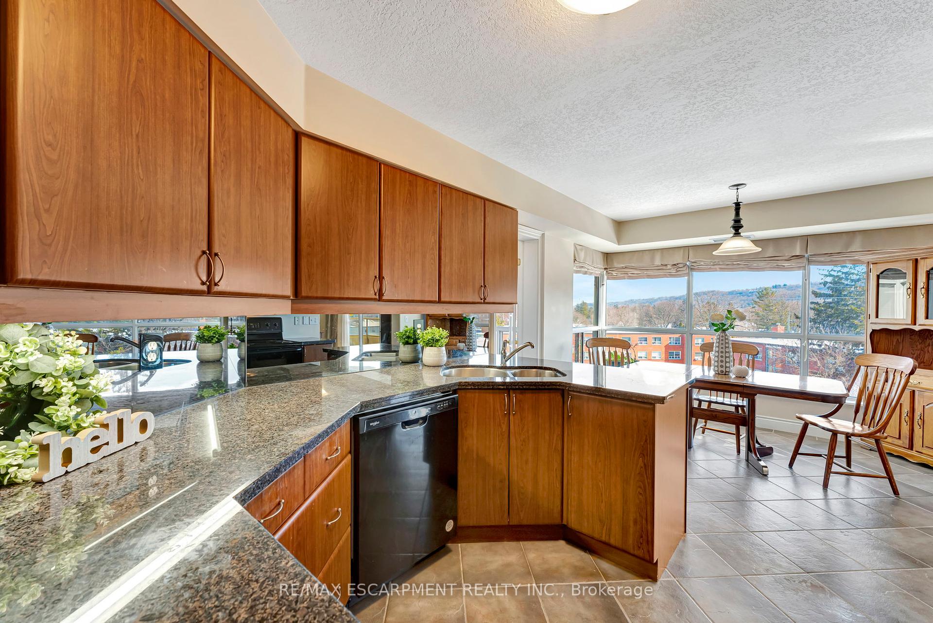 2 Bedrooms Condo at 1770 Main,  Hamilton For sale