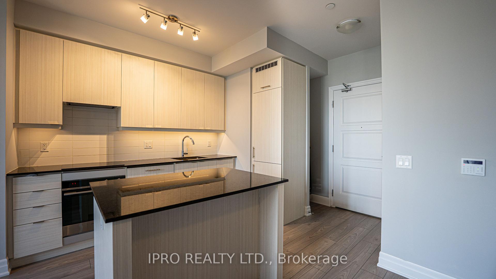 2 Bedrooms Condo at 36 Elm Dr W, Mississauga For sale