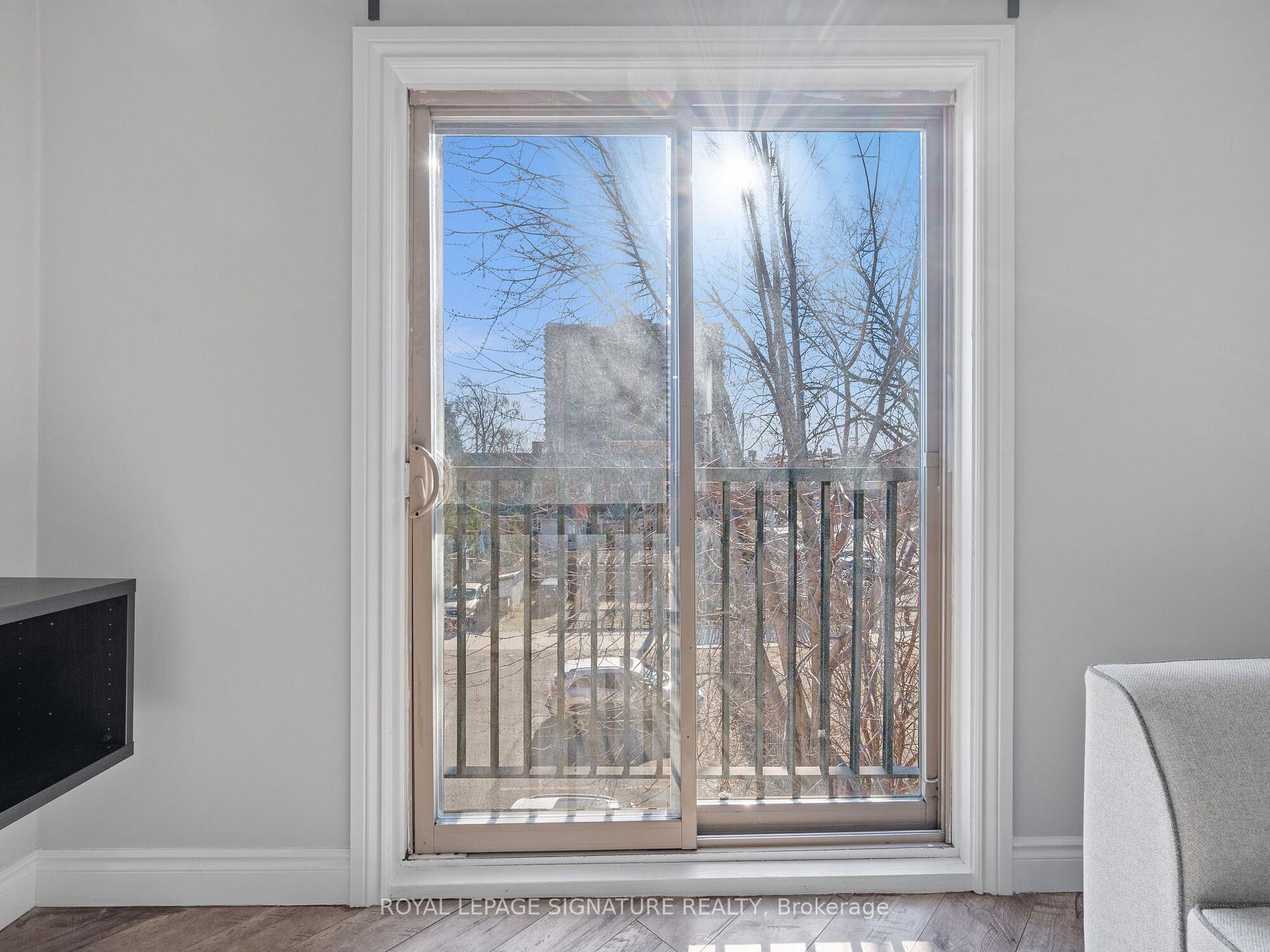 2 Bedrooms Condo at 28 Victoria, Hamilton For sale