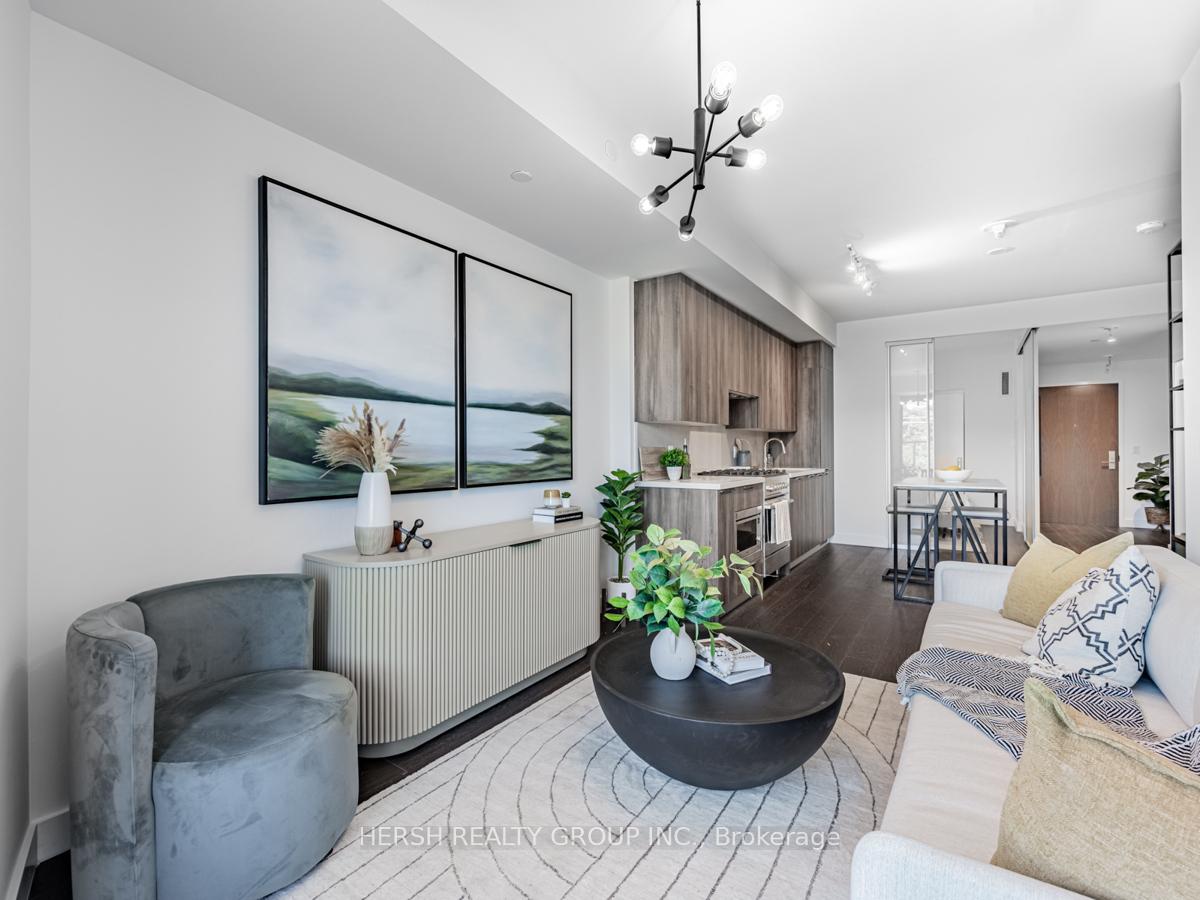 2 Bedrooms Condo at 160 Kingsway,  Toronto For sale