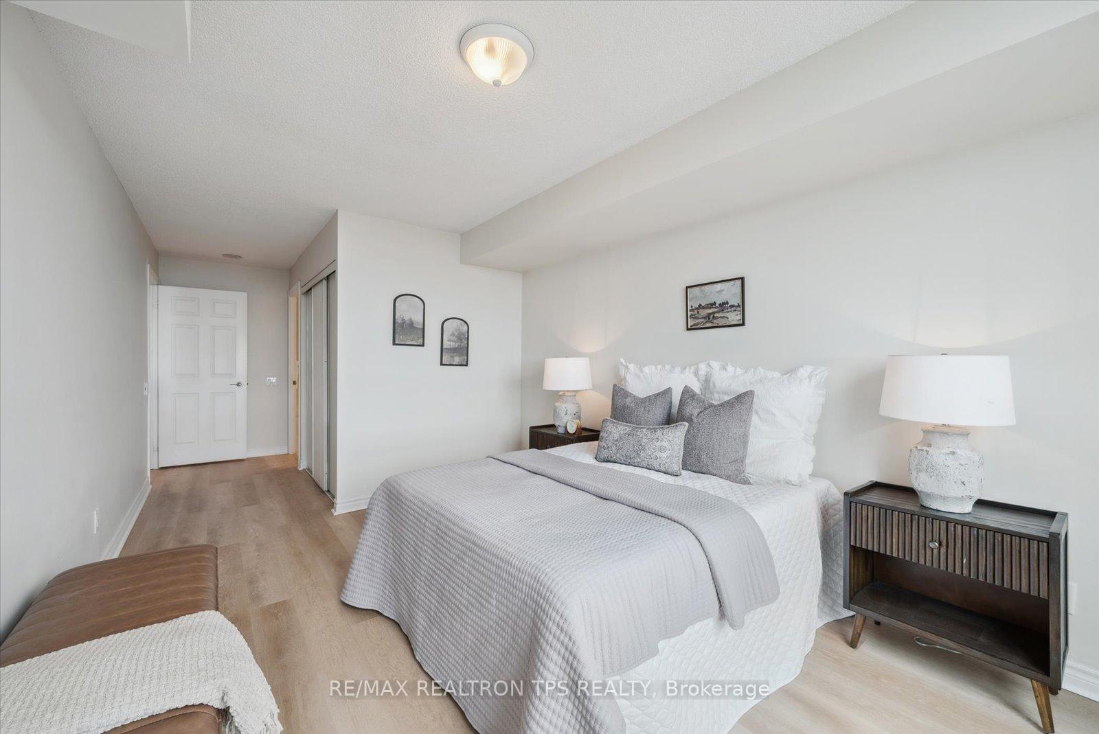3 Bedrooms Condo at 61 Town Centre, Toronto For sale