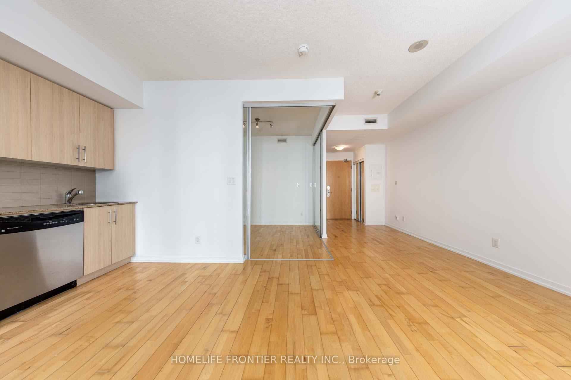 2 Bedrooms Condo at 65 Bremner, Toronto For sale
