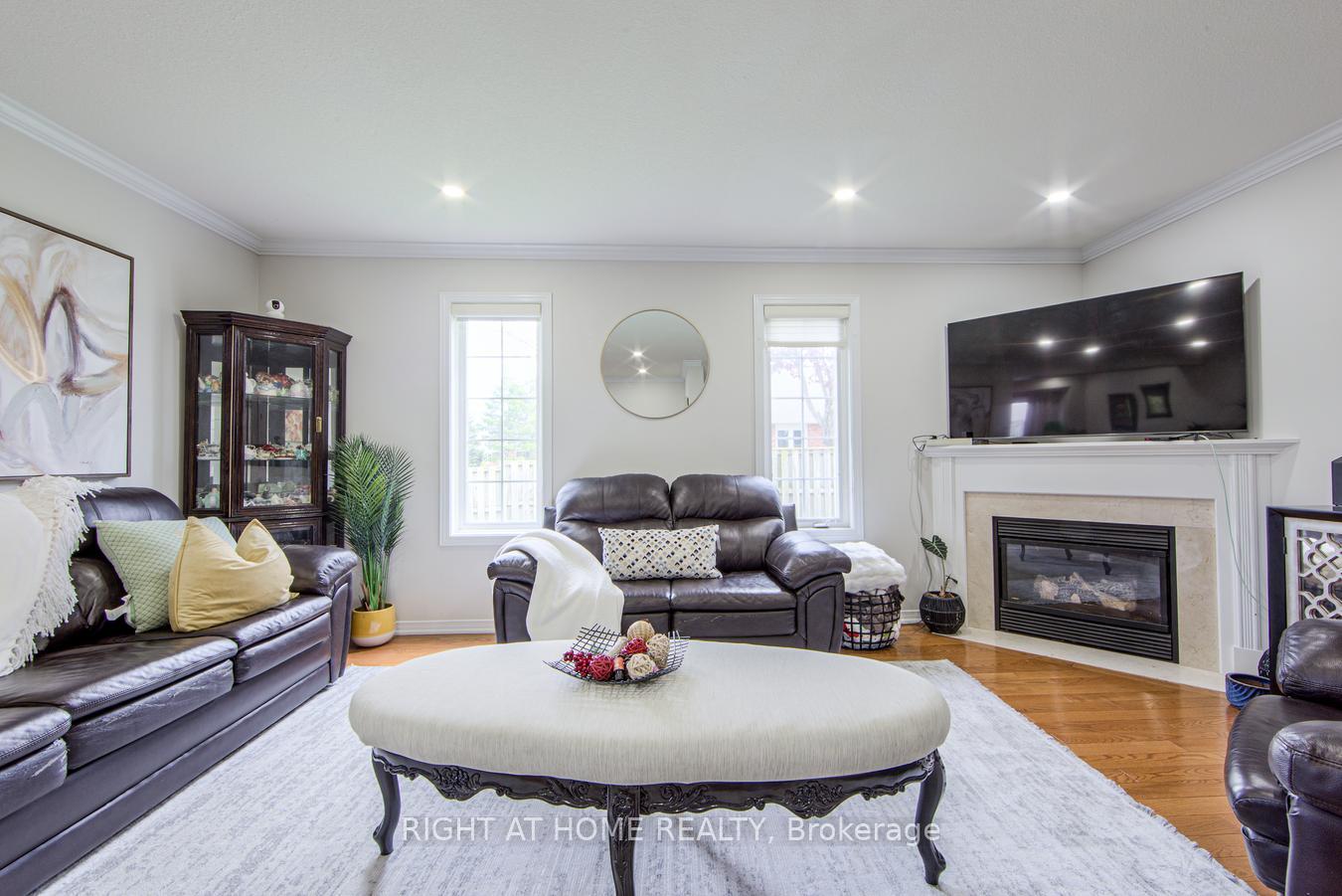 3 Bedrooms Condo at 7 Southside, Hamilton For sale