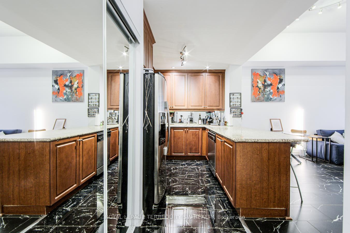2 Bedrooms Condo at 618 A Fleet, Toronto For sale