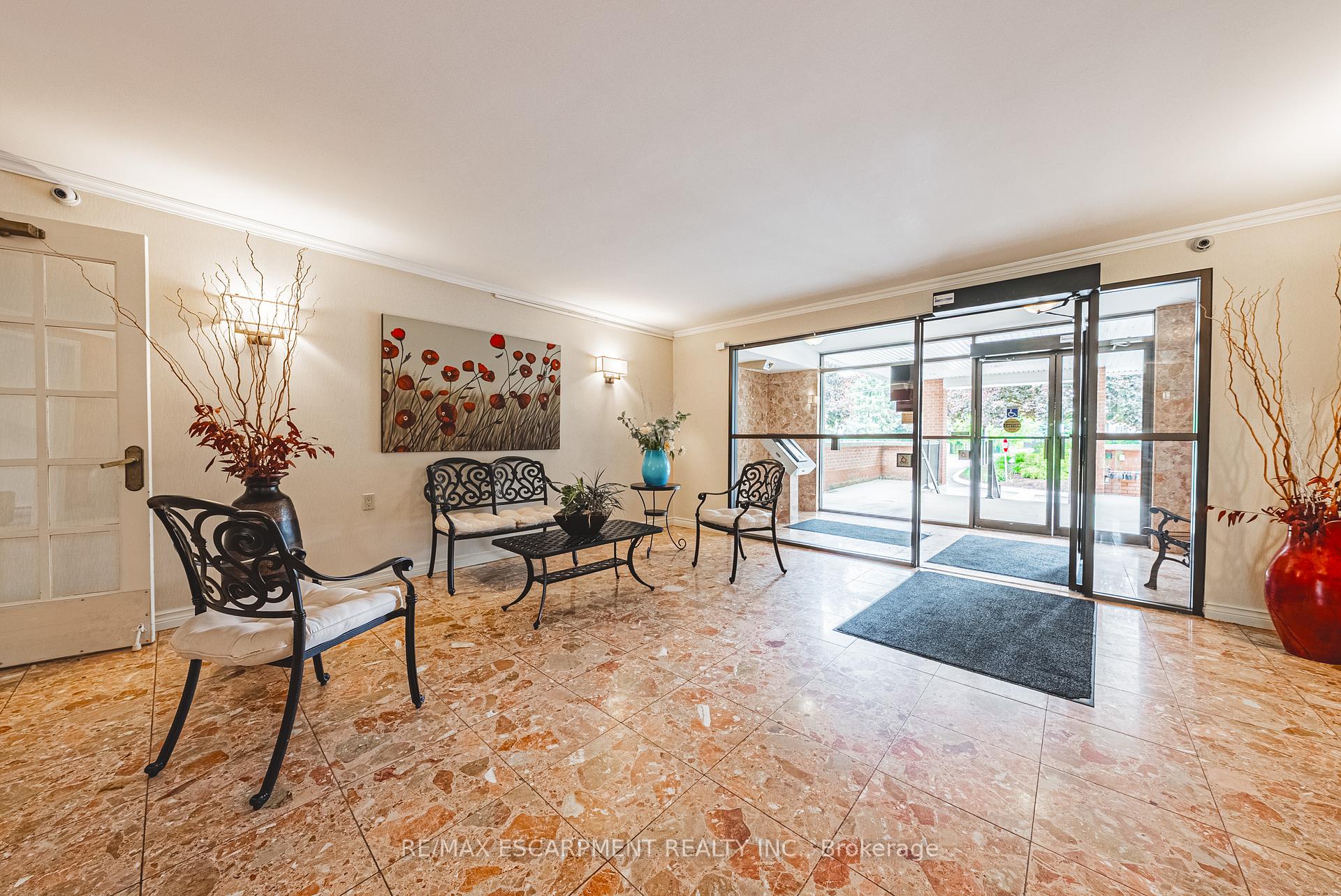 3 Bedrooms Condo at 150 WILSON, Hamilton For sale