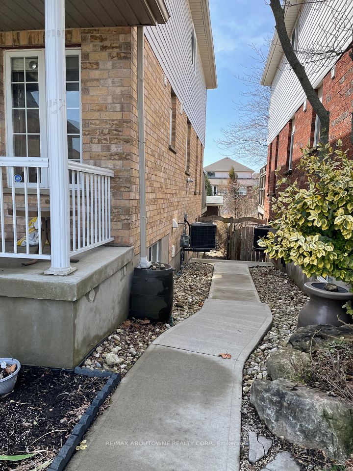 #BSMT - 23 Drohan Drive, Guelph, ON N1G 5H6