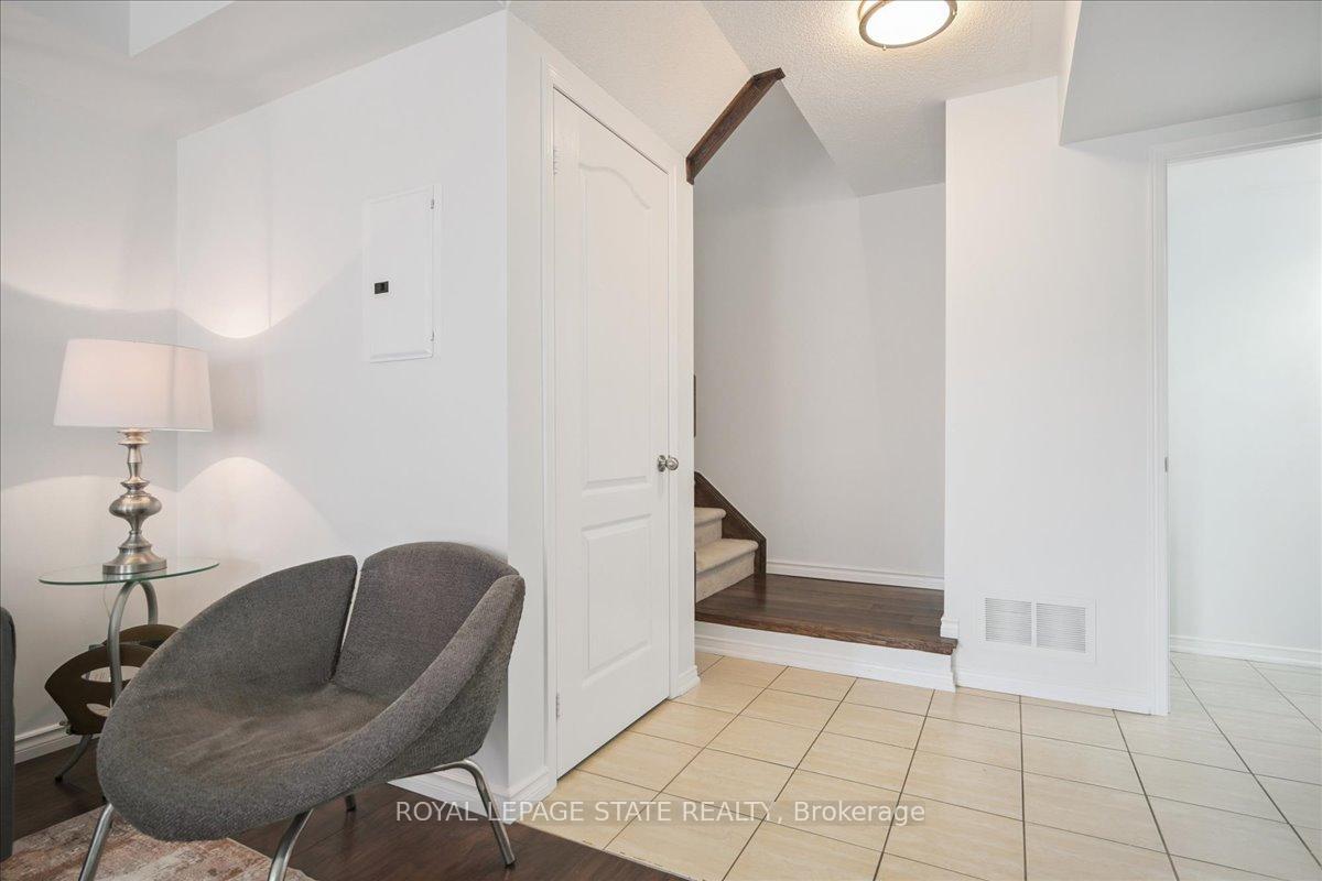 2 Bedrooms Condo at 2450 Post, Oakville For sale