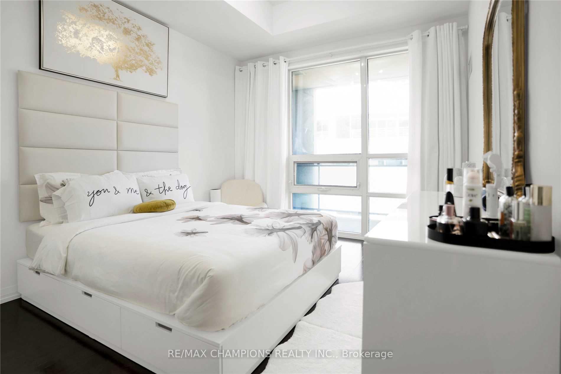 2 Bedrooms Condo at 460 Adelaide,  Toronto For sale
