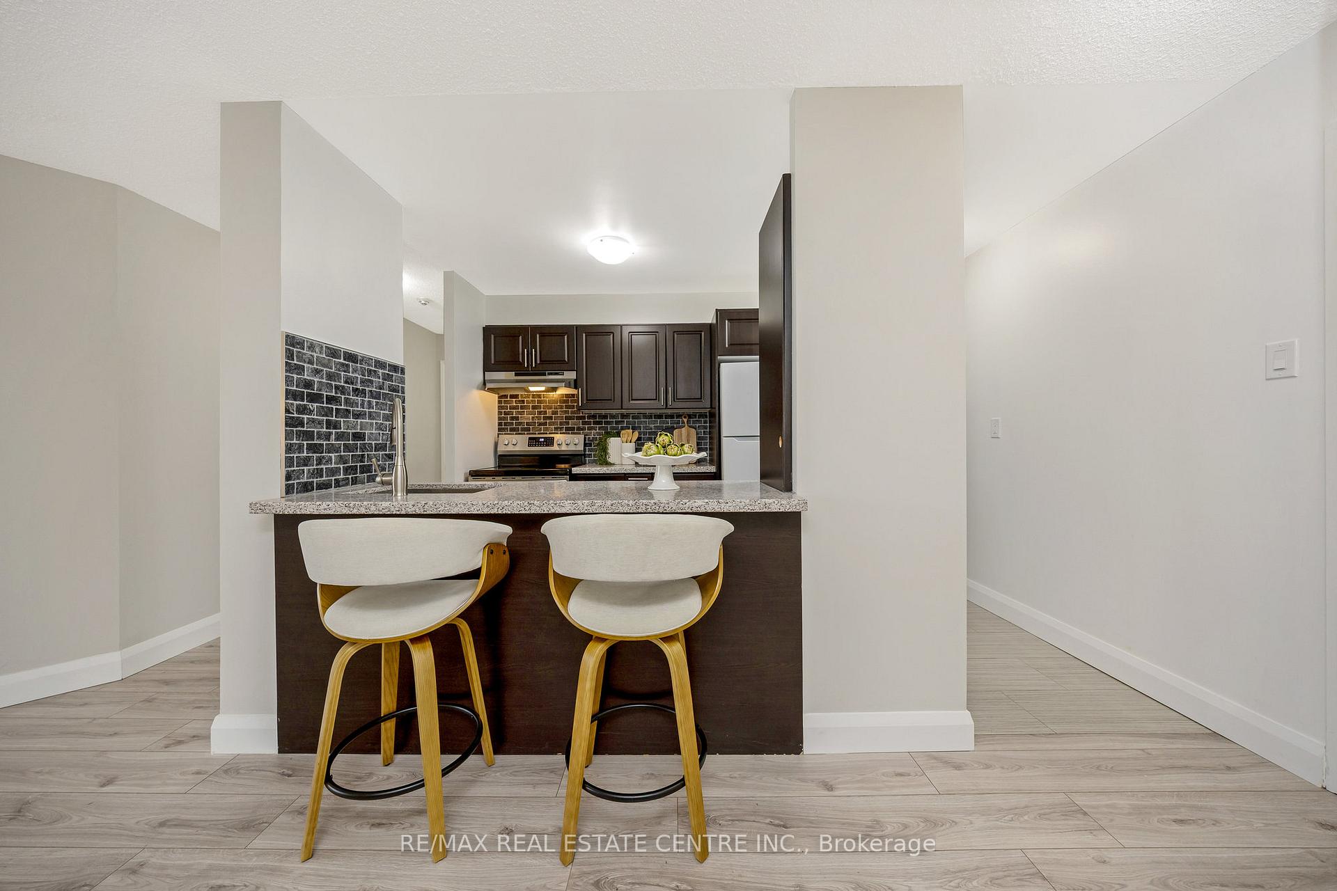 2 Bedrooms Condo at 4185 Shipp, Mississauga For sale