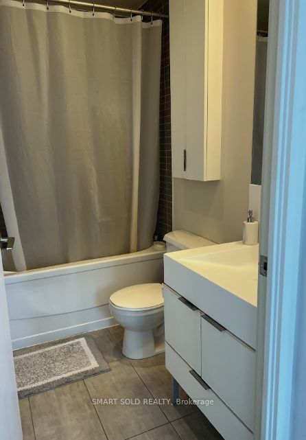 110 Charles Street E, #2001