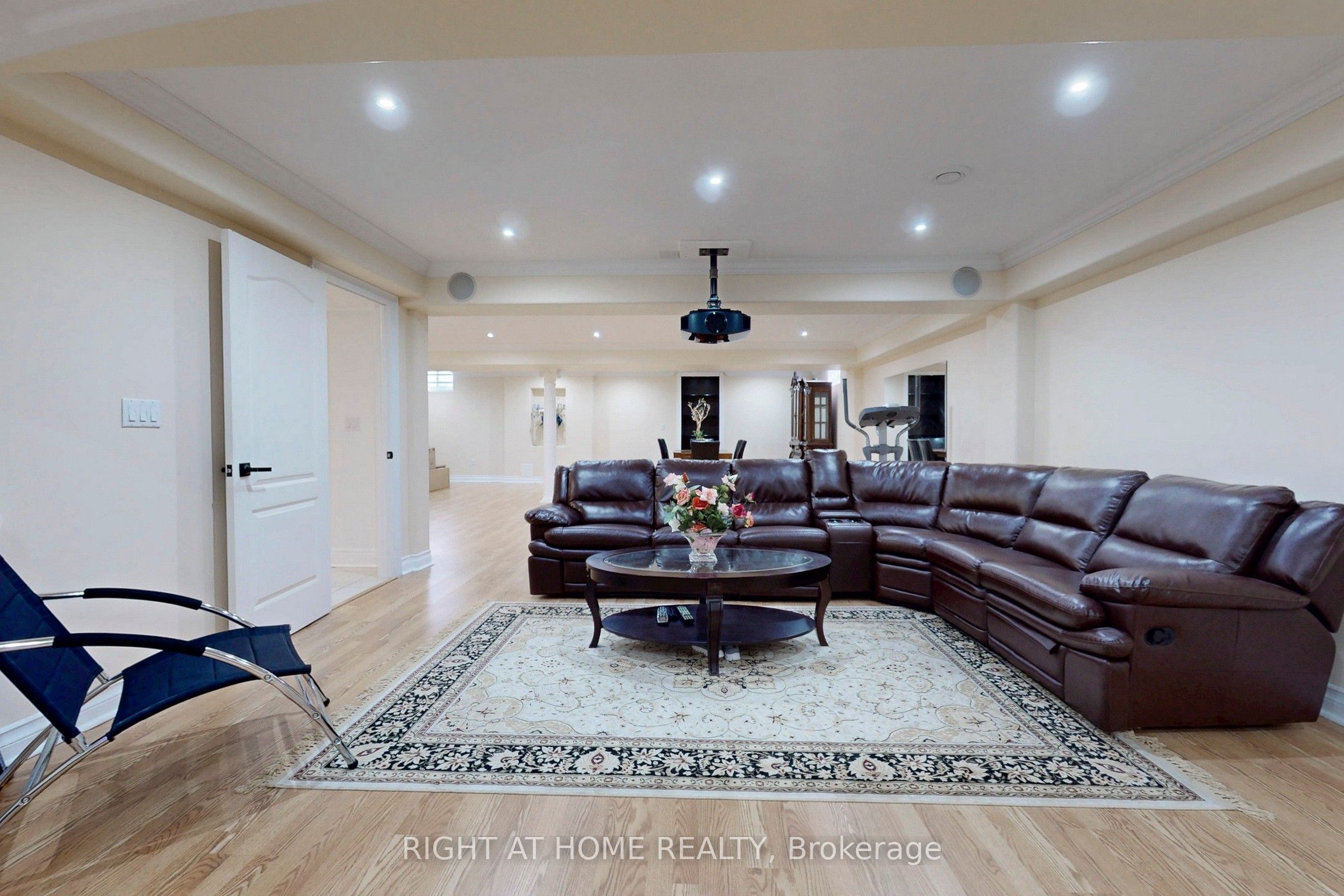 28 Babak Boulevard