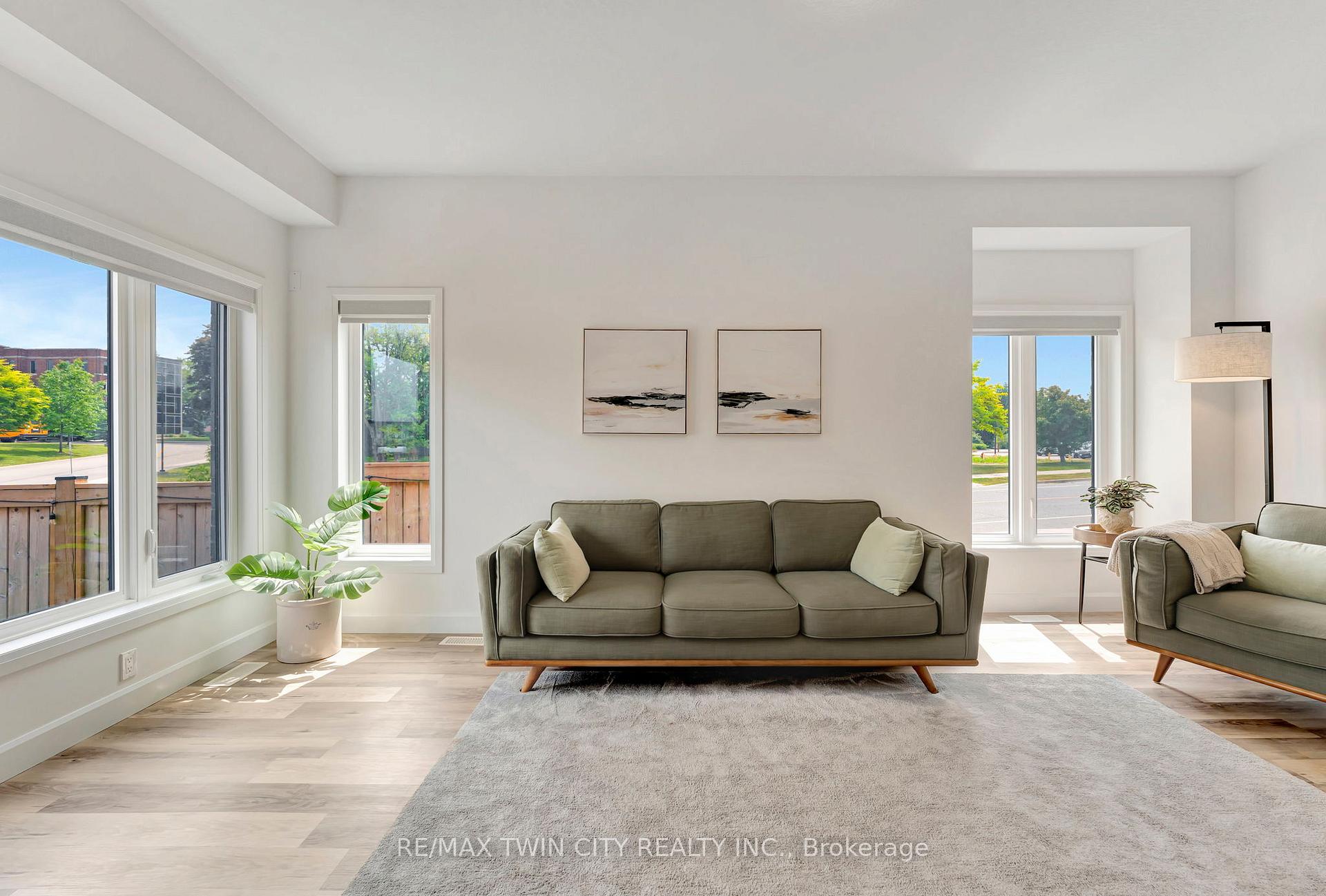 3 Bedrooms Condo at 4 Southam, Hamilton For sale