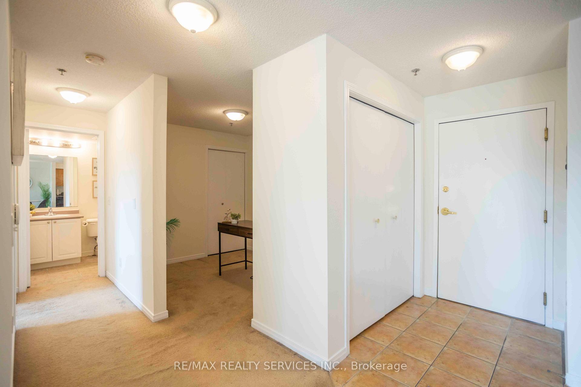 3 Bedrooms Condo at 684 Warden, Toronto For sale