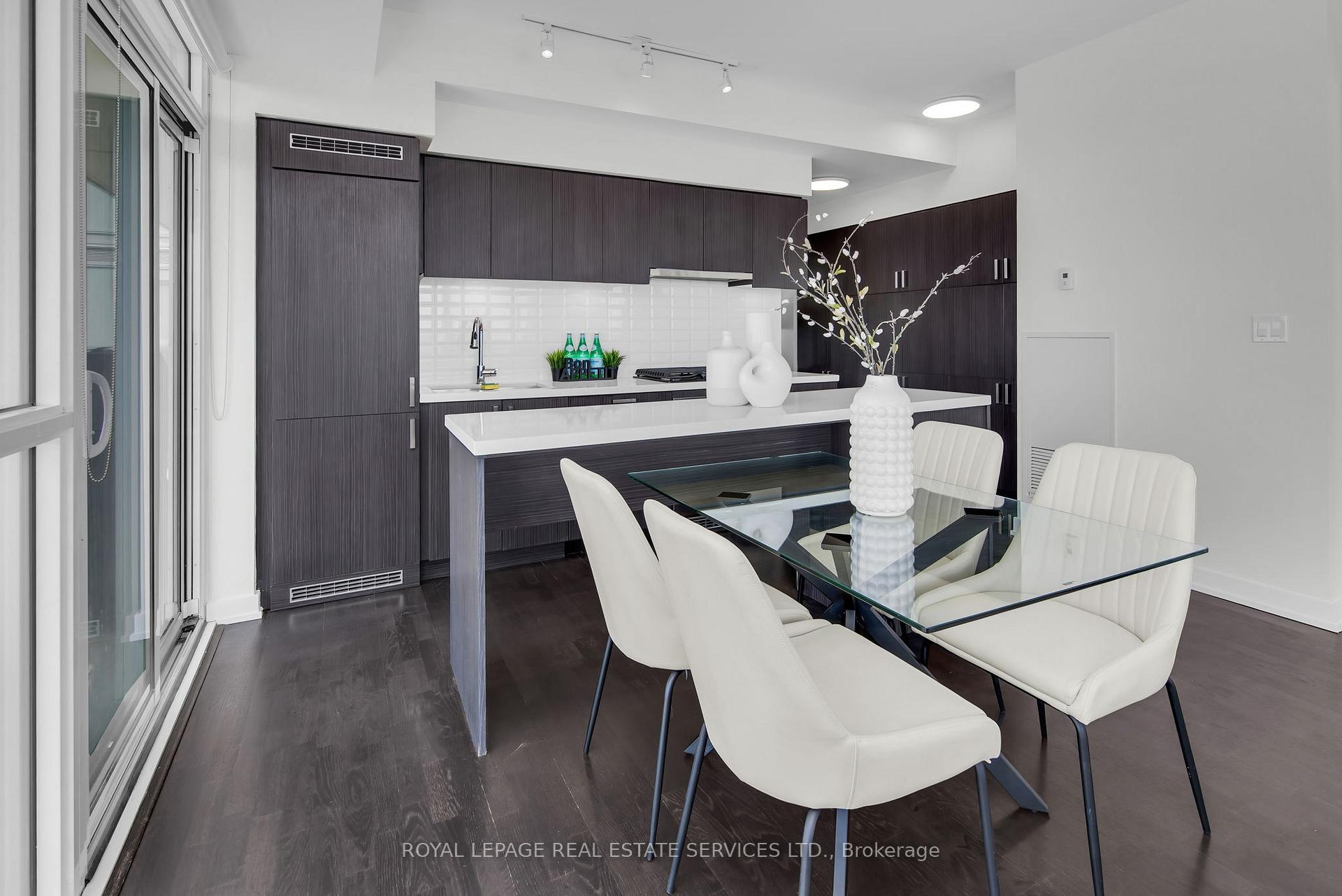 3 Bedrooms Condo at 501 St Clair, Toronto For sale