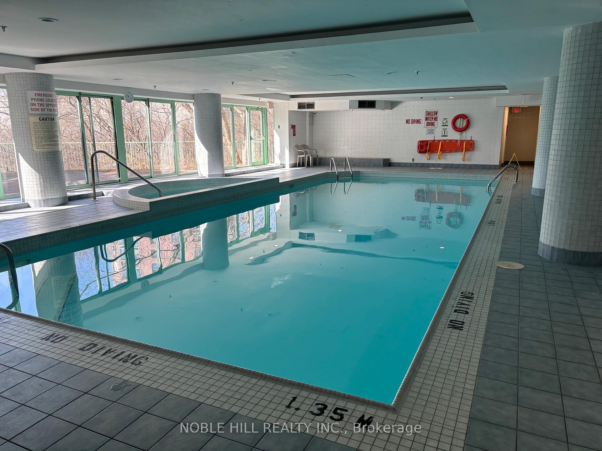 2 Bedrooms Condo at 61 markbrook,  Toronto For sale
