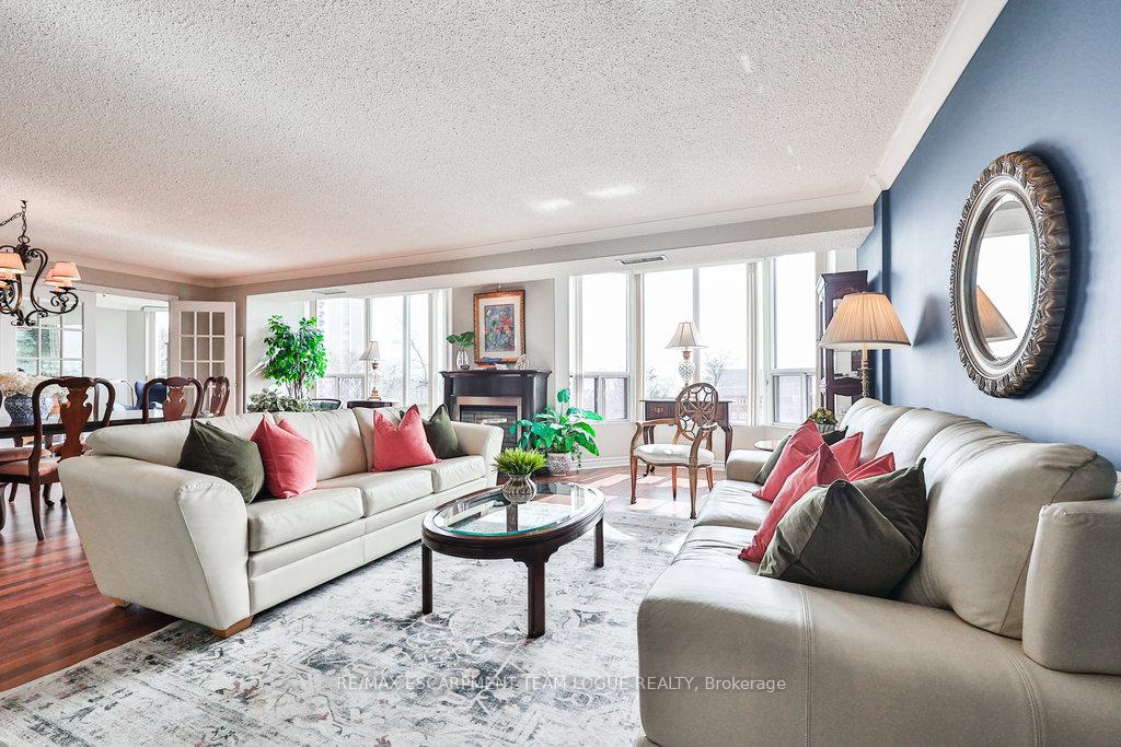 2 Bedrooms Condo at 2121 Lakeshore,  Burlington For sale