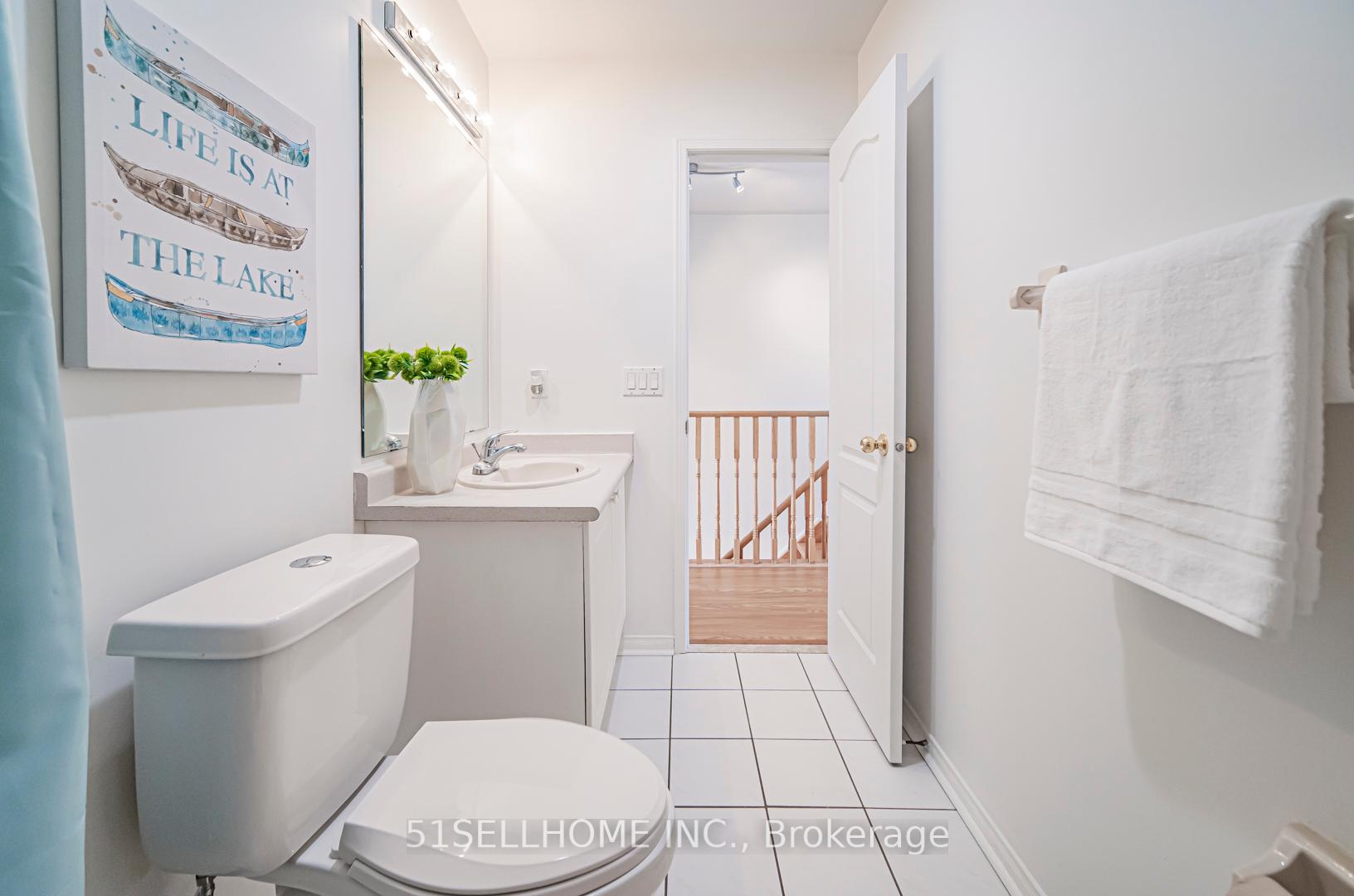4 Bedrooms Condo at 858 Scollard,  Mississauga For sale