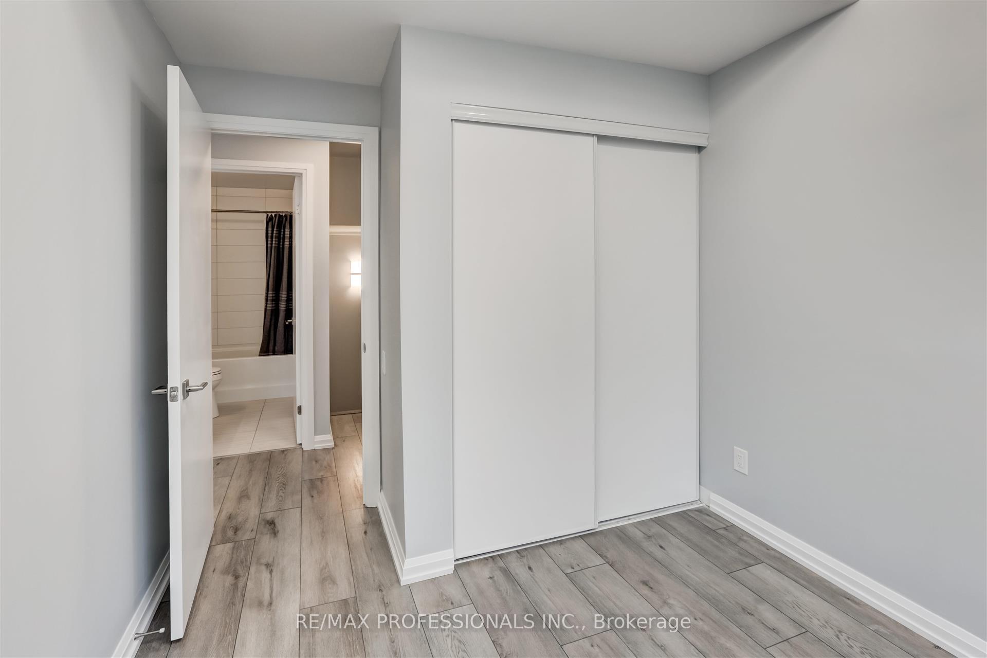 3 Bedrooms Condo at 10 Brin, Toronto For sale