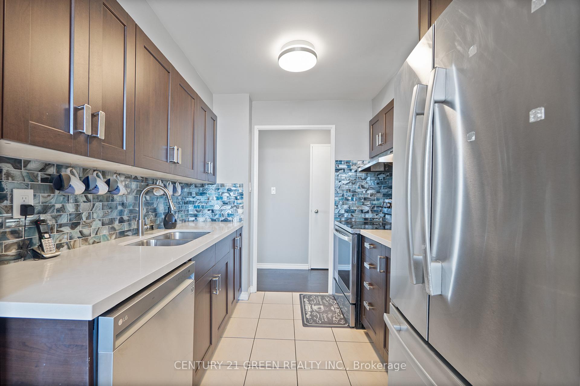 4 Bedrooms Condo at 1300 Mississauga Valleys, Mississauga For sale