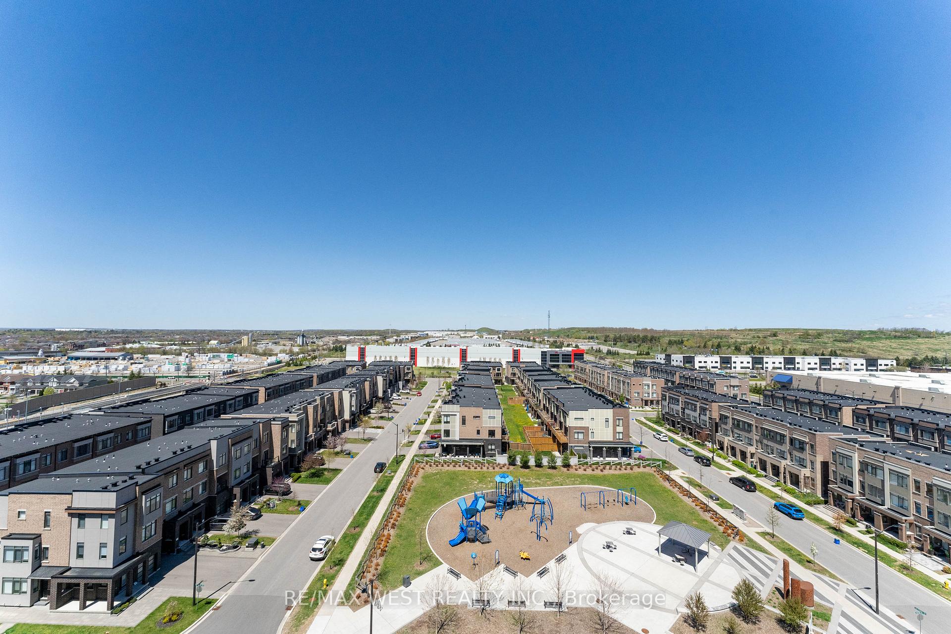 1 Bedroom Condo at 100 Eagle Rock, Vaughan For sale