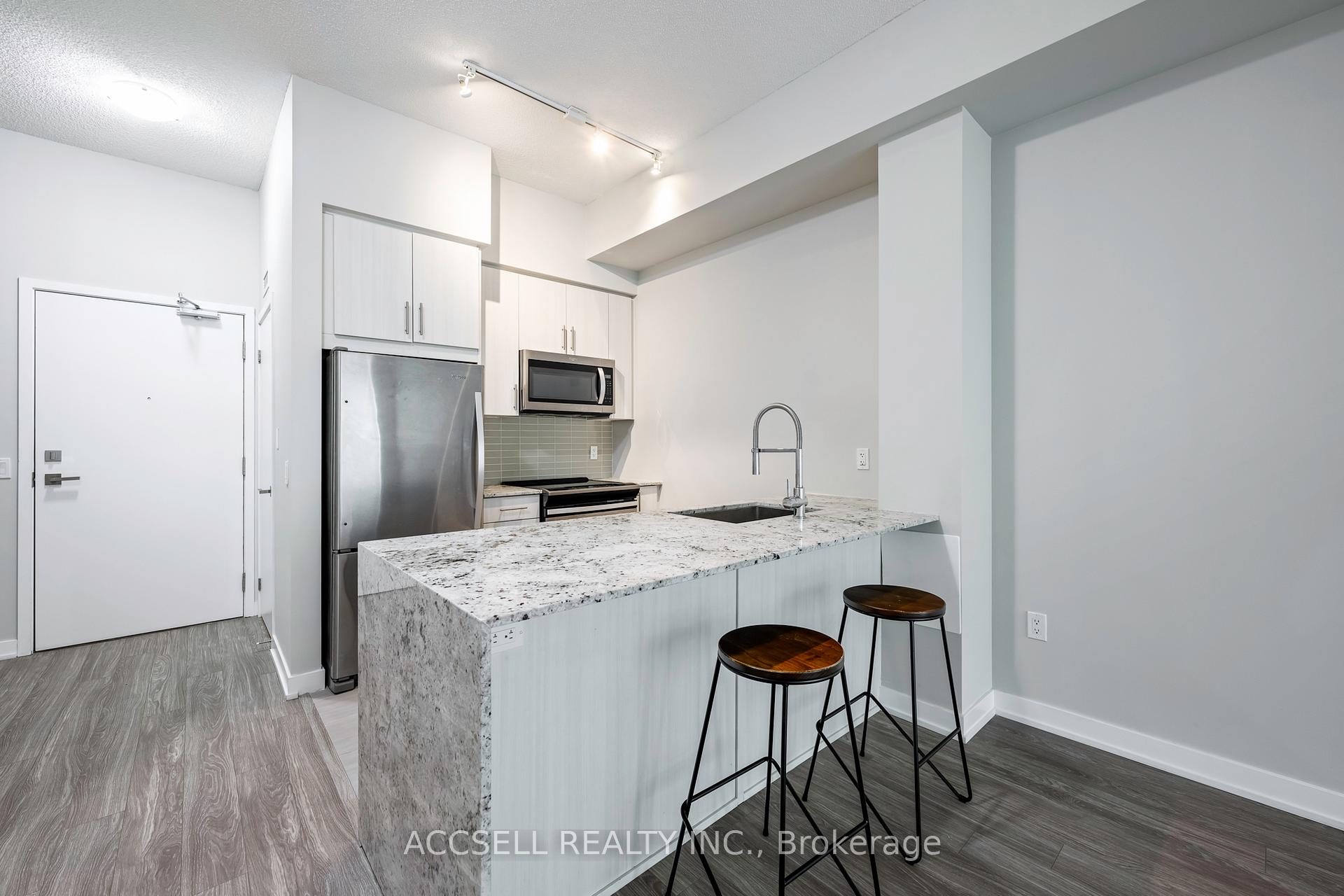 2 Bedrooms Condo at 4055 Parkside Village, Mississauga For sale
