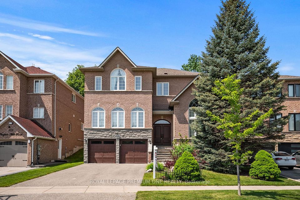 180 Vaughan Mills