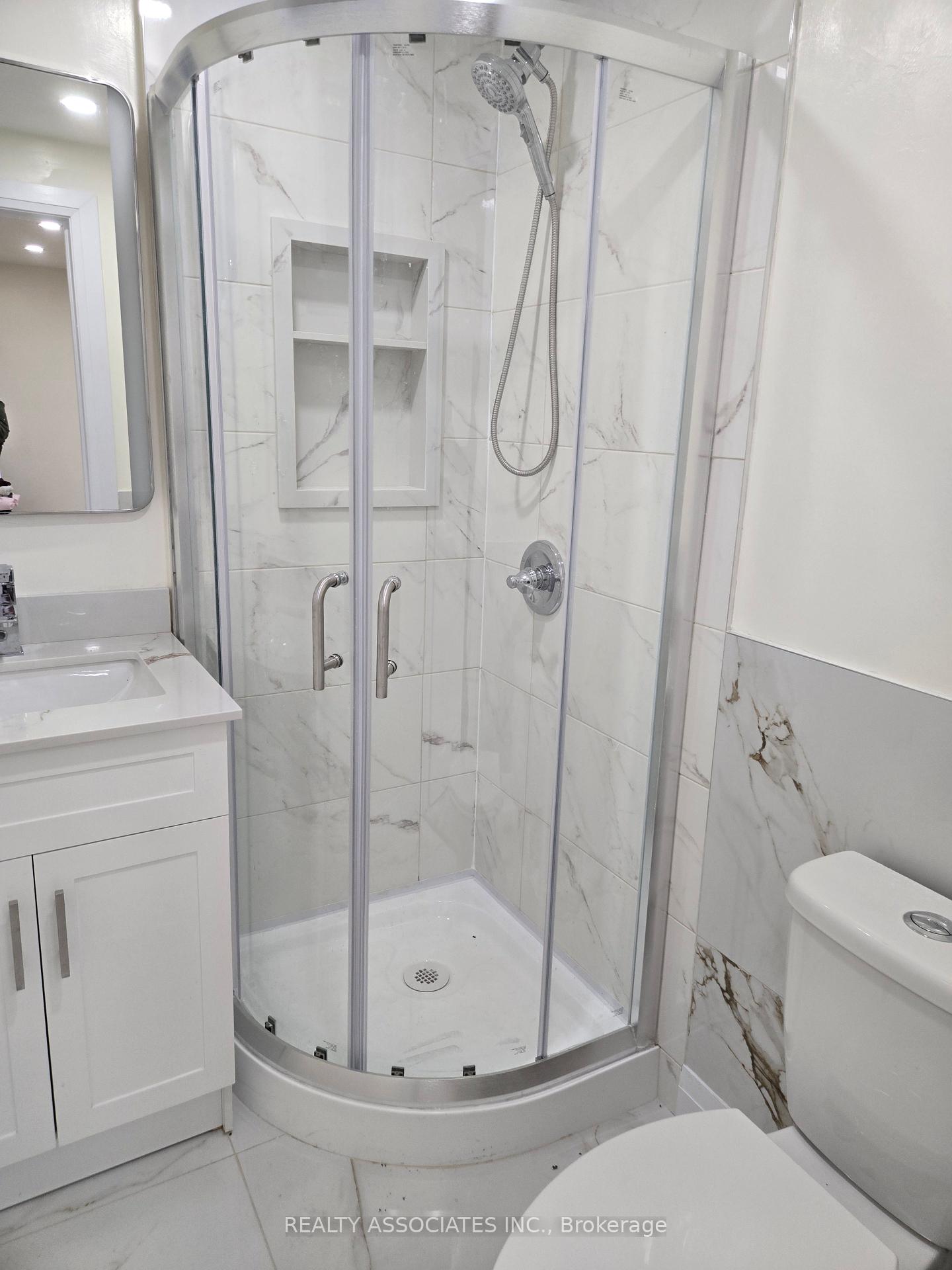 3 Bedrooms Condo at 2 Stonehill, Toronto For sale