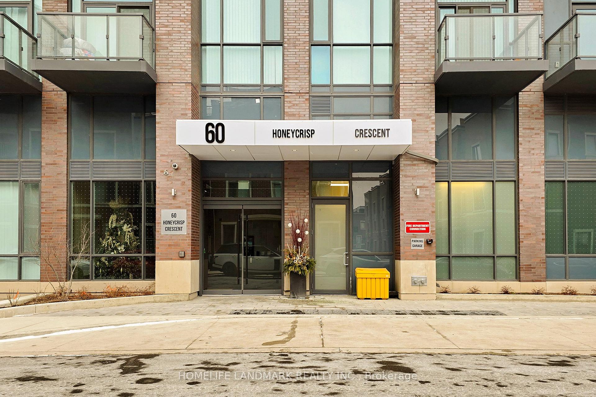 2 Bedrooms Condo at 60 Honeycrisp, Vaughan For sale