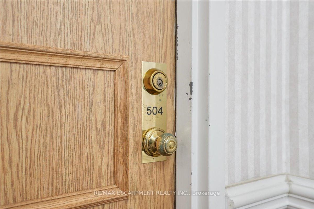 2 Bedrooms Condo at 432 Main,  Hamilton For sale