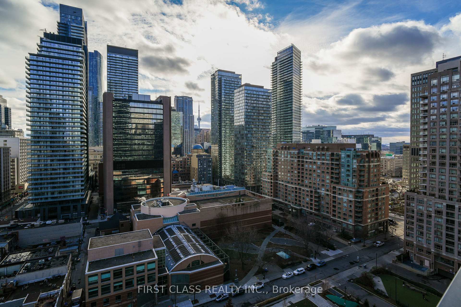 2 Bedrooms Condo at 11 Wellesley,  Toronto For sale
