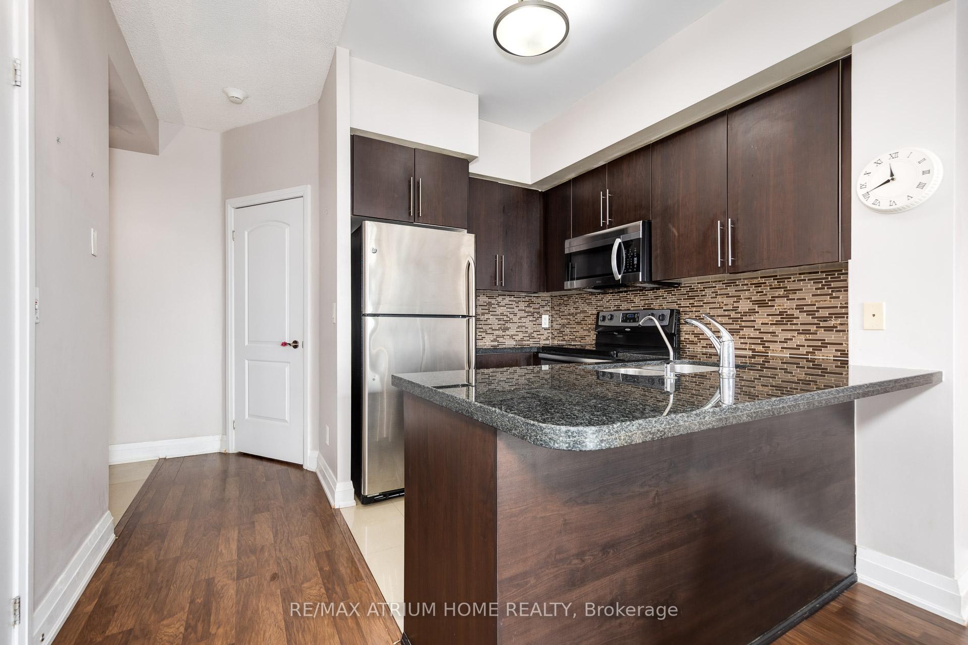 2 Bedrooms Condo at 20 North Park, Vaughan For sale