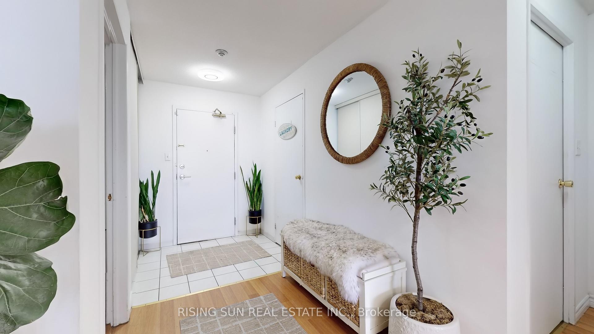 3 Bedrooms Condo at 5 Rowntree, Toronto For sale