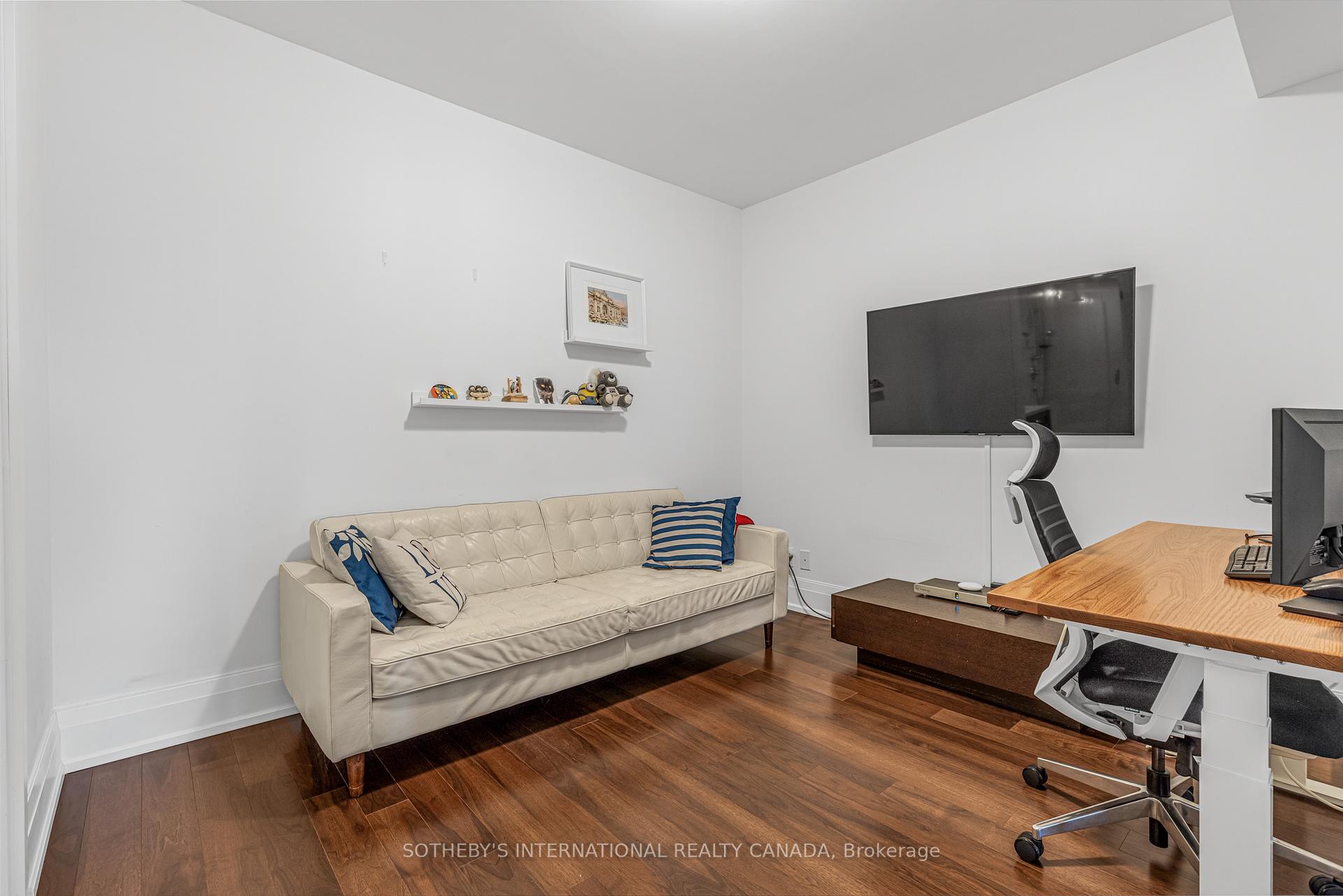 4 Bedrooms Condo at 25 Malcolm, Toronto For sale