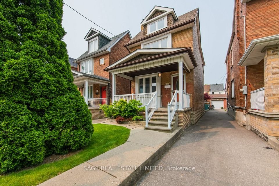 1010 St Clarens