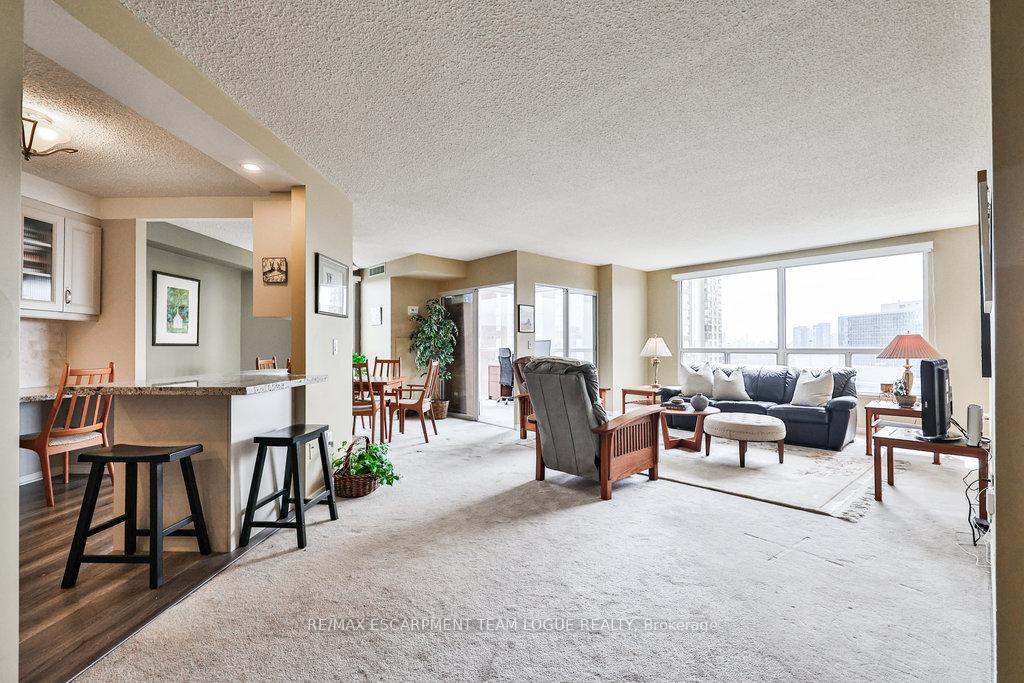 3 Bedrooms Condo at 7 Concorde,  Toronto For sale