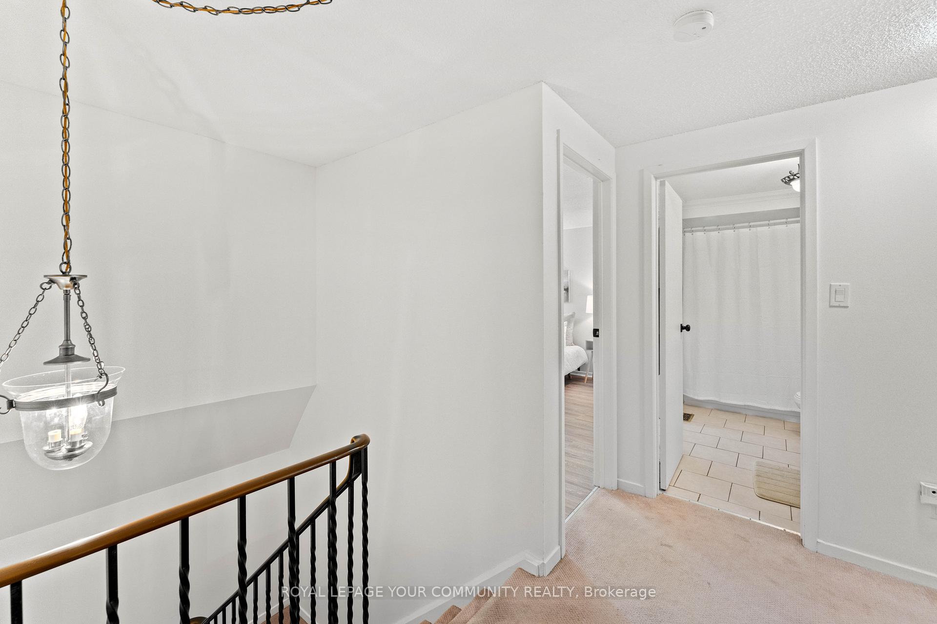 6 Bedrooms Condo at 2655 Gananoque, Mississauga For sale