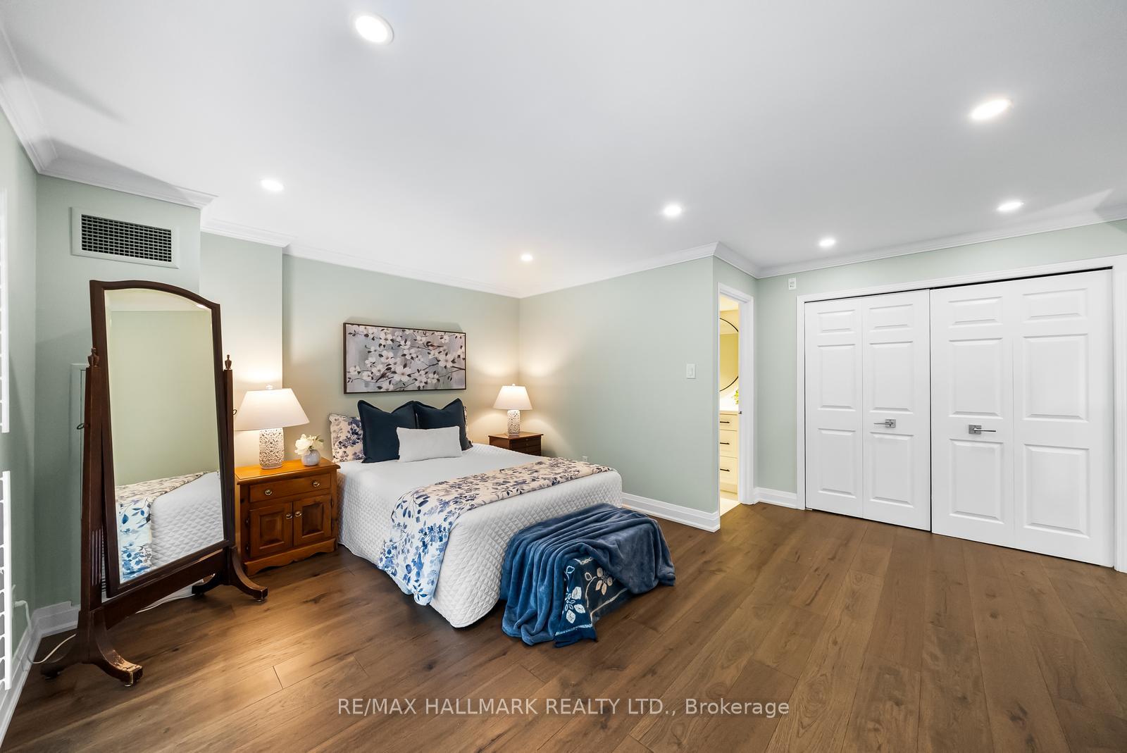 2 Bedrooms Condo at 2210 Lakeshore, Burlington For sale