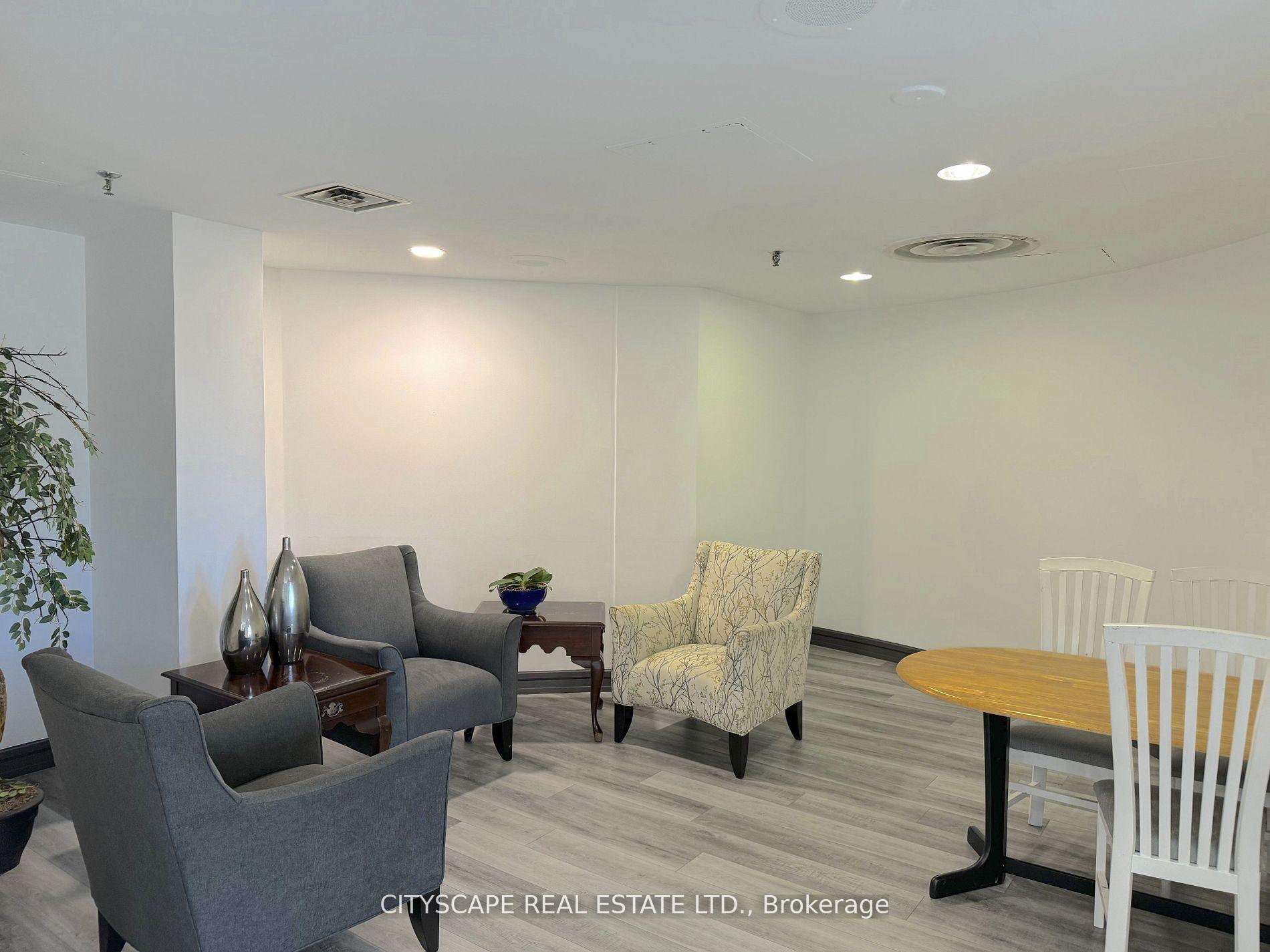 2 Bedrooms Condo at 25 Trailwood, Mississauga For sale