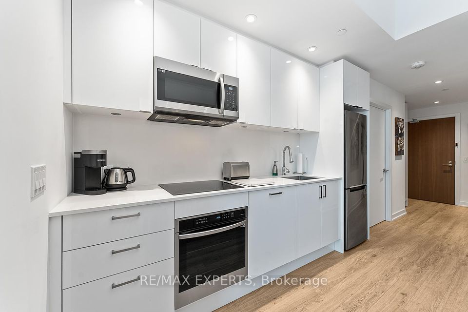 1928 Lakeshore Boulevard 4203