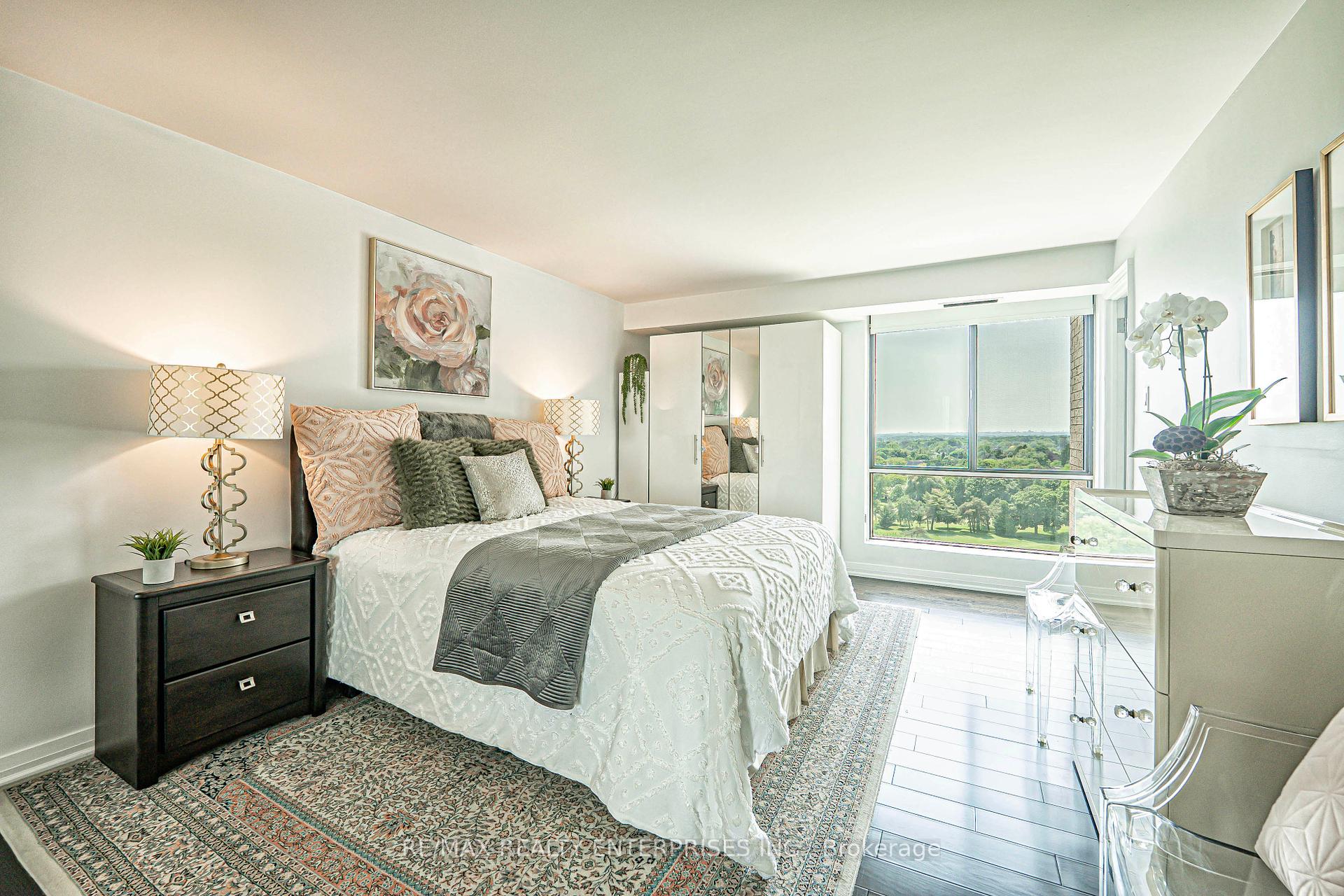 3 Bedrooms Condo at 1400 Dixie, Mississauga For sale