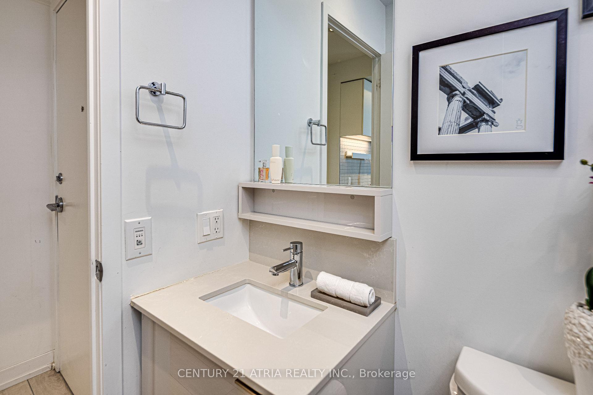 2 Bedrooms Condo at 898 Portage, Vaughan For sale
