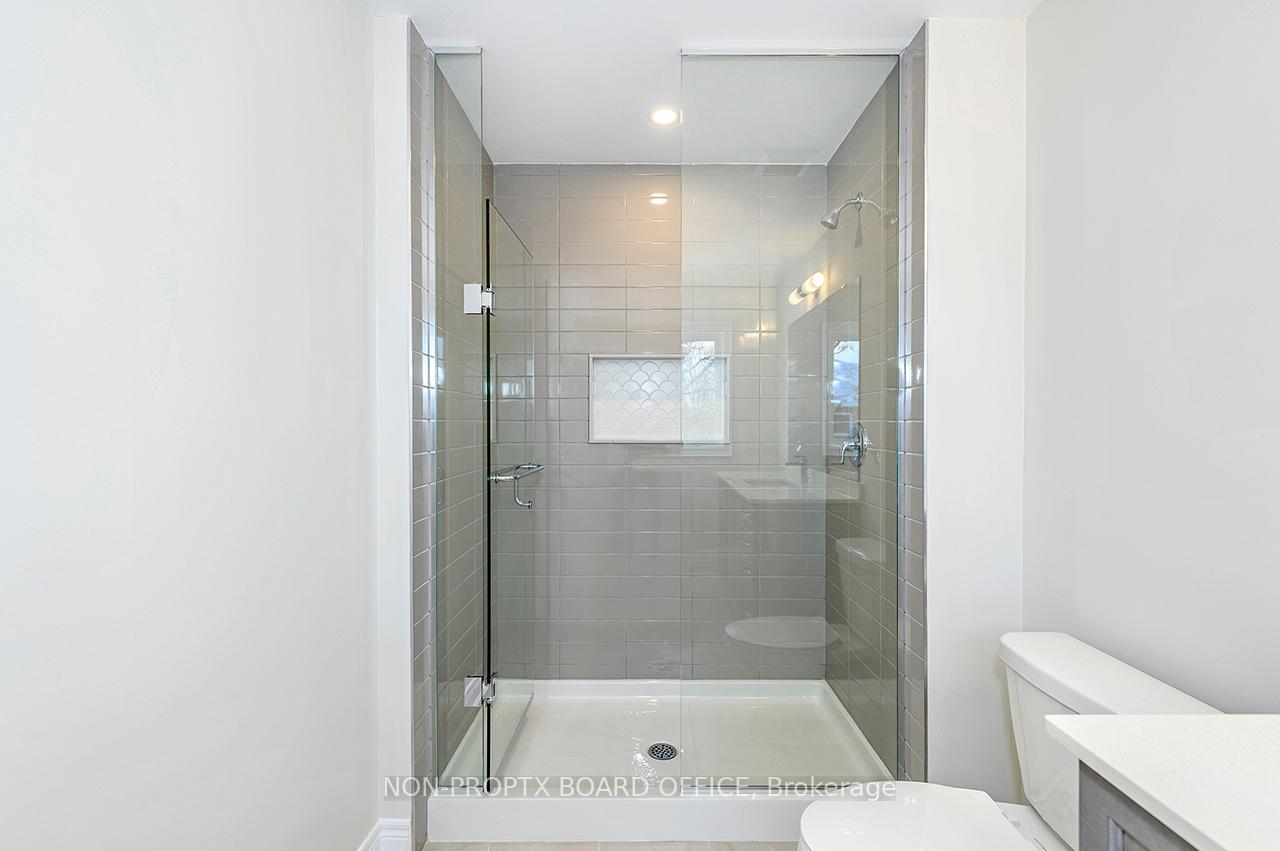 3 Bedrooms Condo at 2184 Postmaster,  Oakville For sale