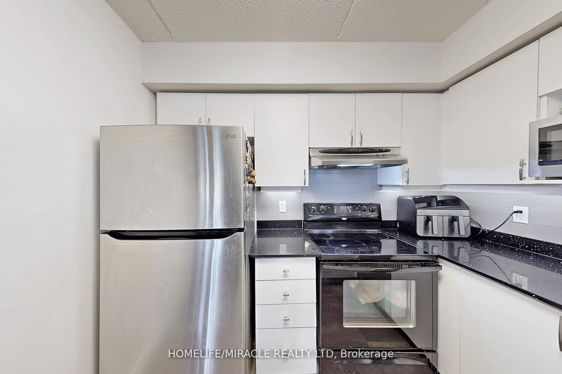 2 Bedrooms Condo at 1440 Bishops, Oakville For sale