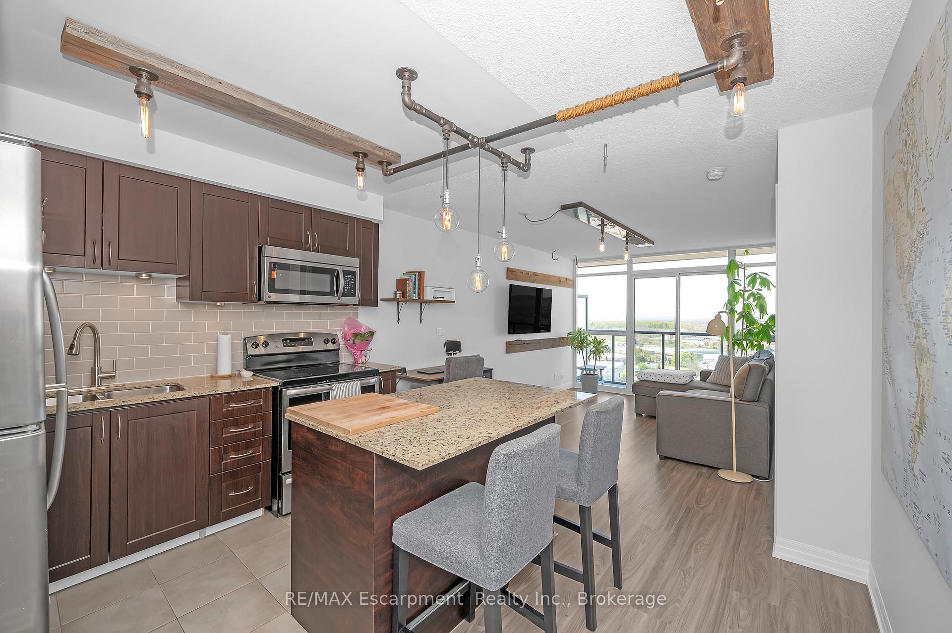 2 Bedrooms Condo at 1940 Ironstone, Burlington For sale