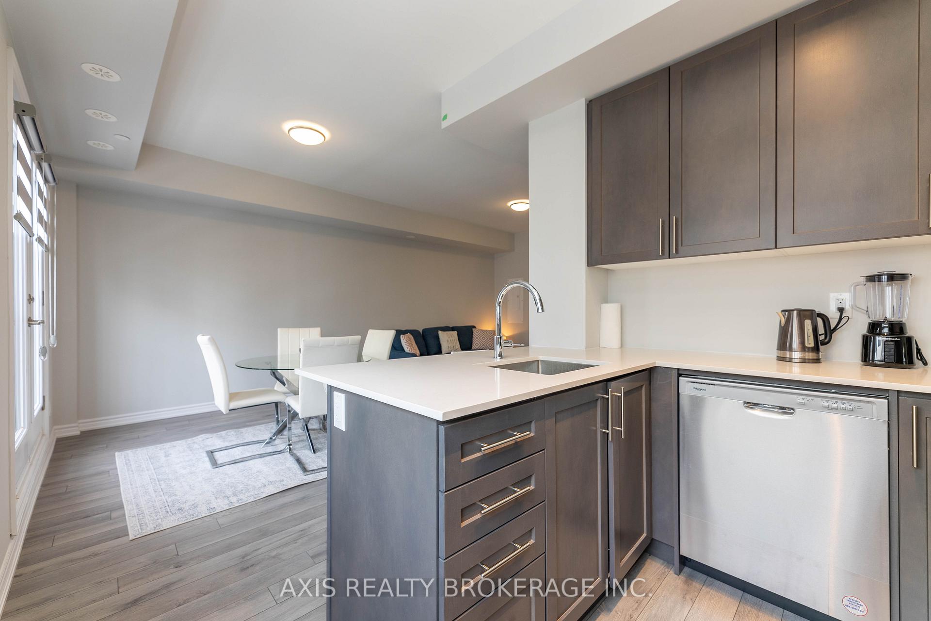 2 Bedrooms Condo at 349 Wheat Boom, Oakville For sale