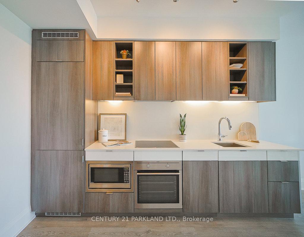 2 Bedrooms Condo at 101 Erskine, Toronto For sale