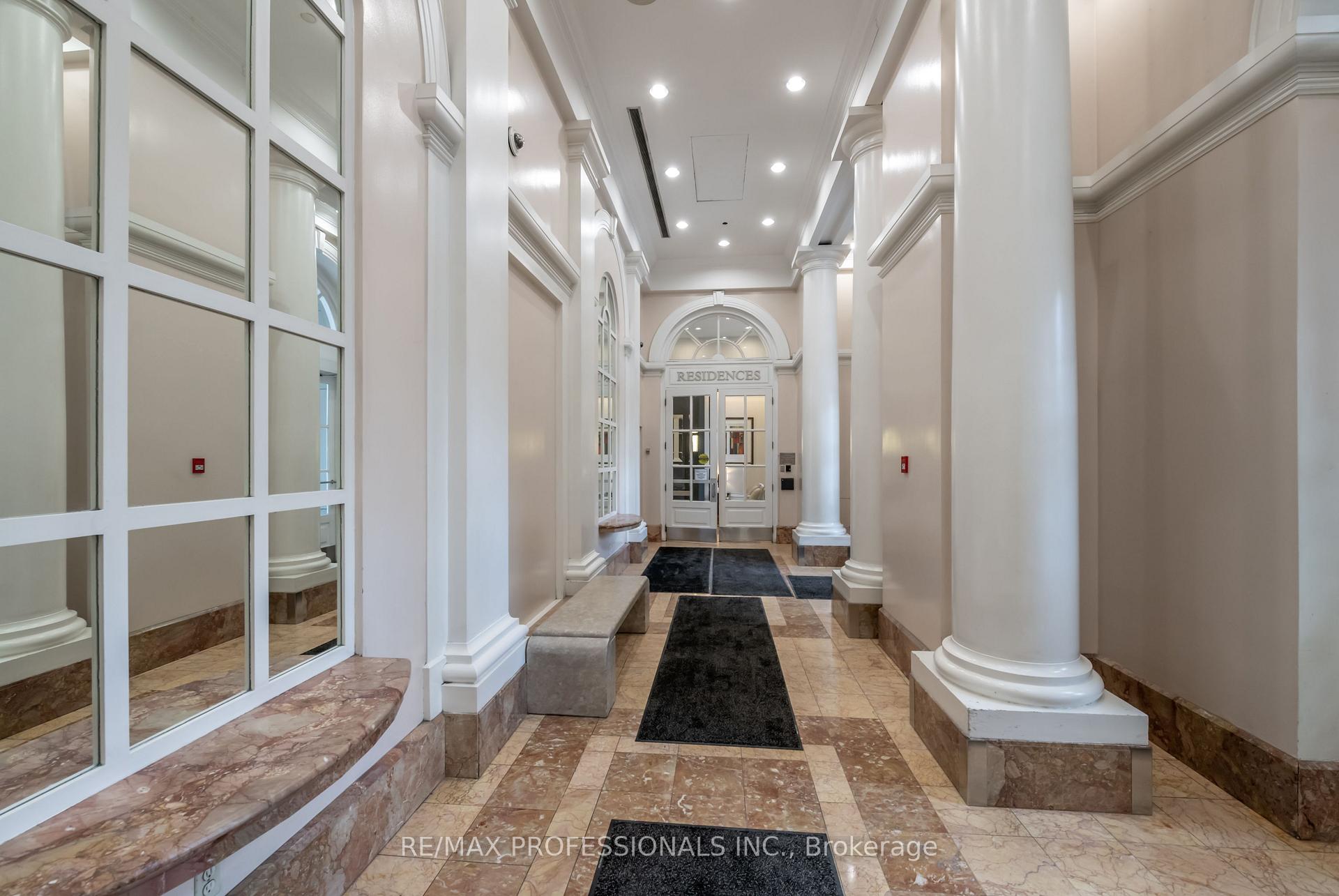 2 Bedrooms Condo at 25 The Esplanade, Toronto For sale