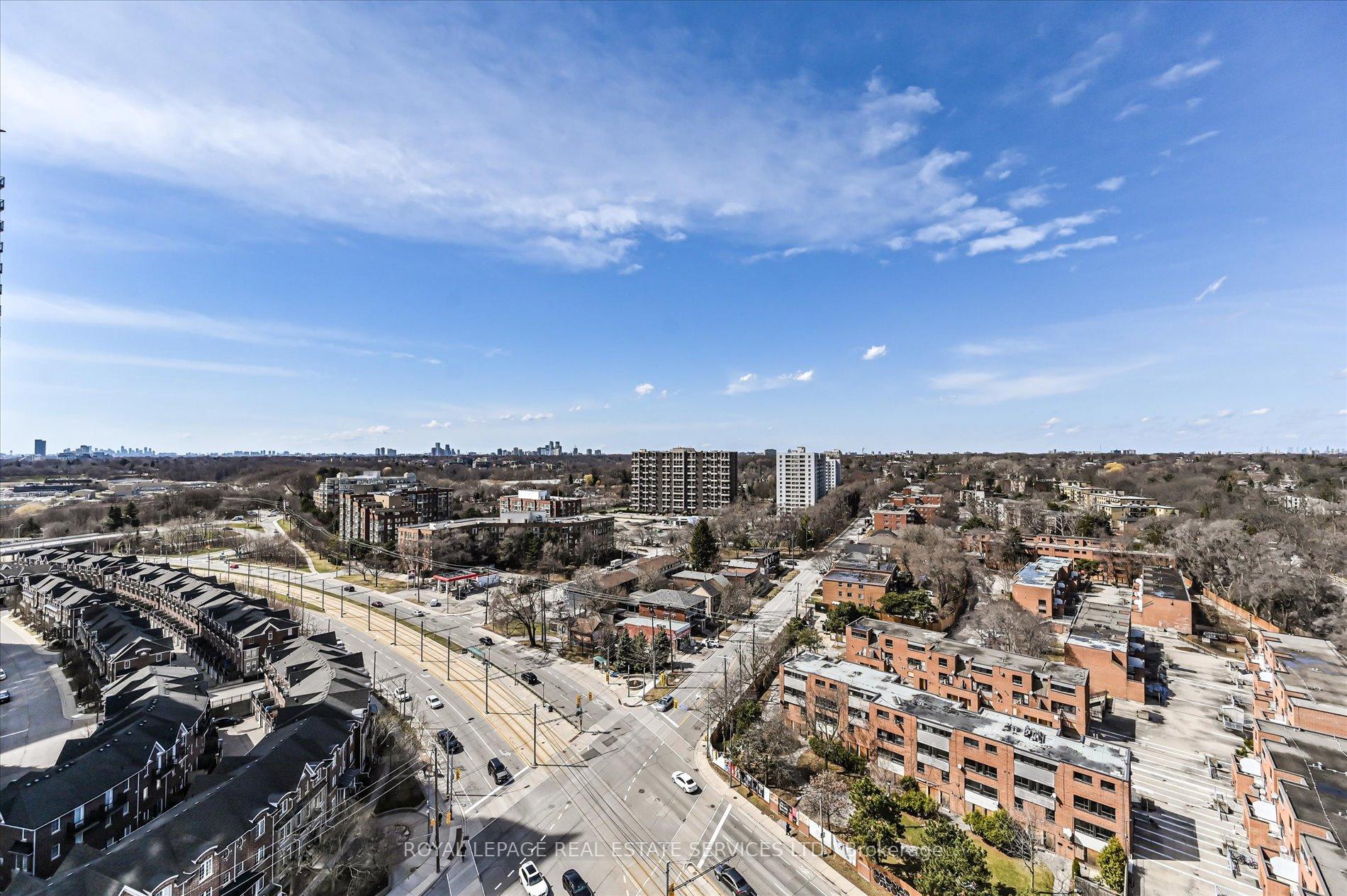 1 Bedroom Condo at 15 Windermere,  Toronto For sale