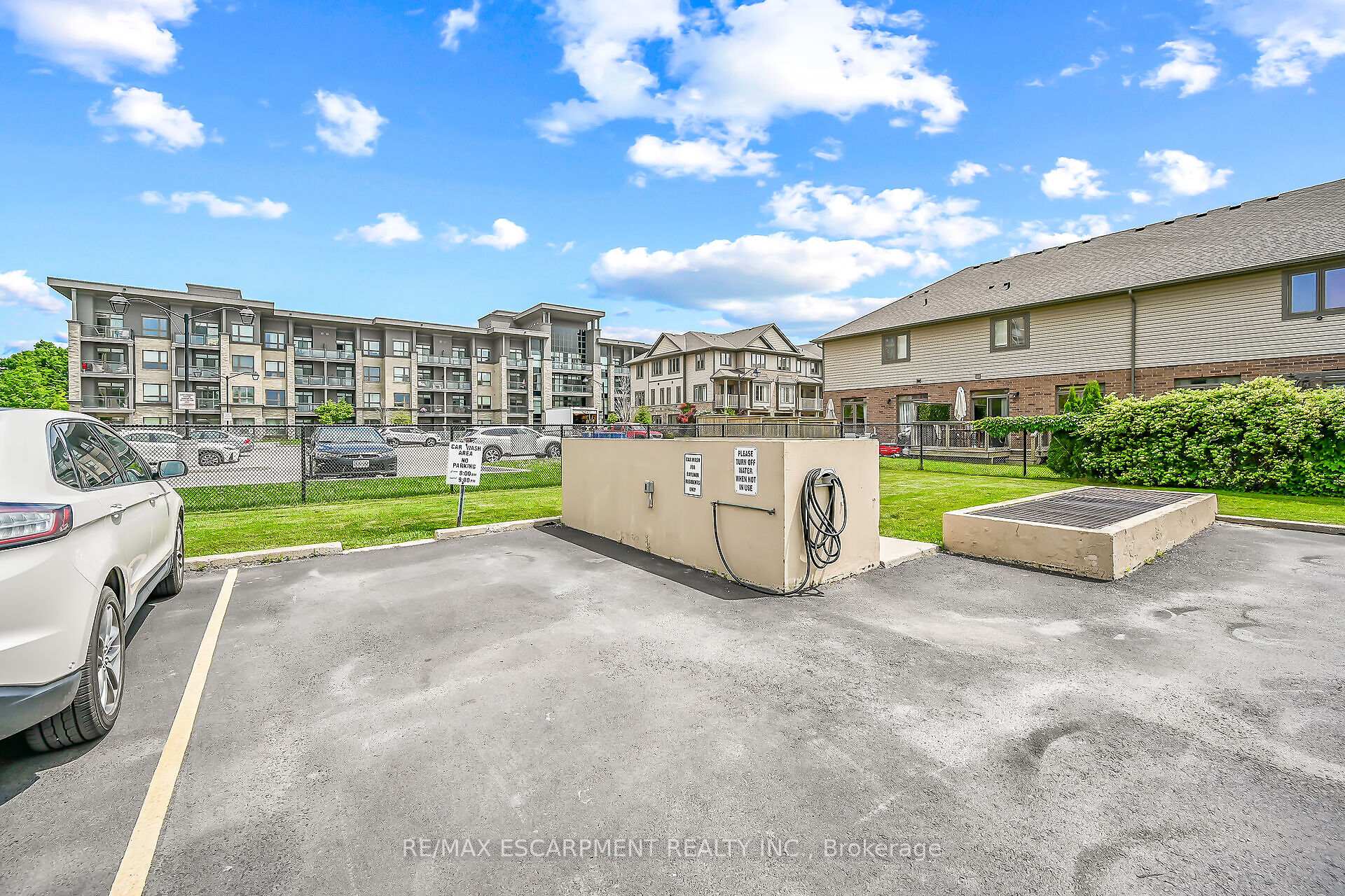 3 Bedrooms Condo at 301 Frances, Hamilton For sale